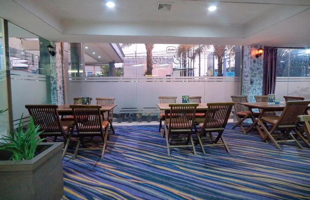 Hotel Marlin Pekalongan Managed By Dafam Exterior photo