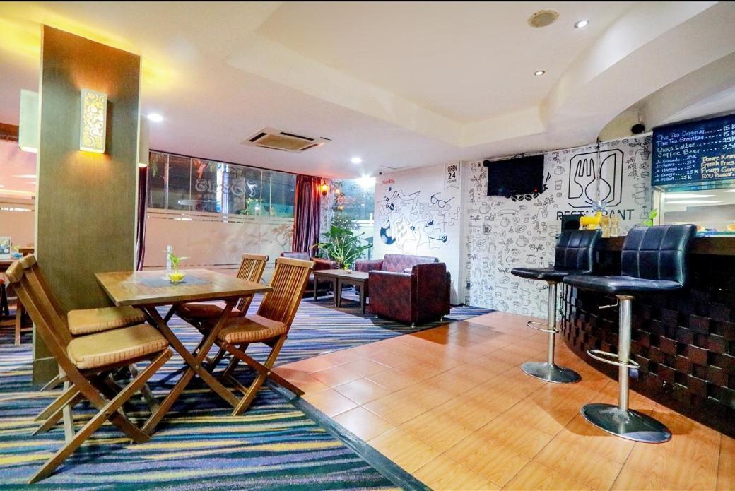 Hotel Marlin Pekalongan Managed By Dafam Exterior photo