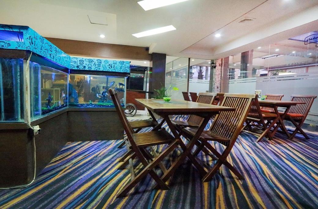 Hotel Marlin Pekalongan Managed By Dafam Exterior photo