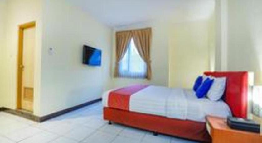Hotel Marlin Pekalongan Managed By Dafam Exterior photo