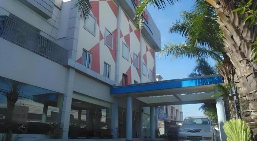 Hotel Marlin Pekalongan Managed By Dafam Exterior photo